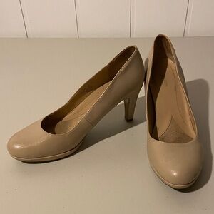 Naturalizer size 9.5M heels/pumps 3 inch
